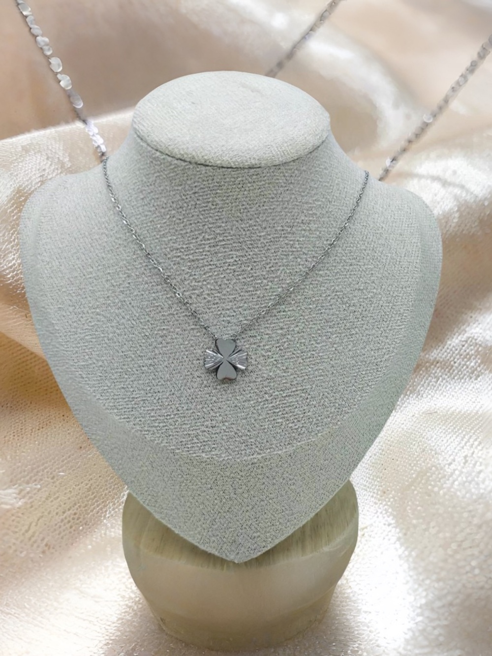 Heart Clover Necklace Pendant in Silver